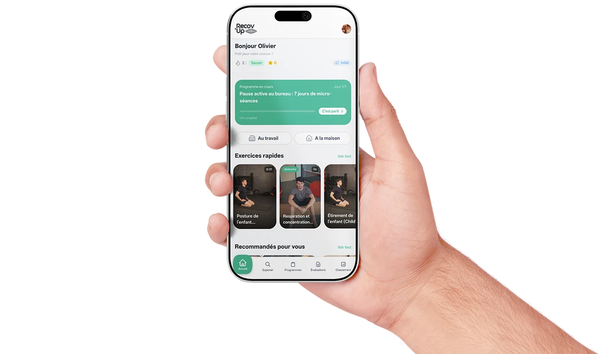 L'application Recov'Up tenue en main.